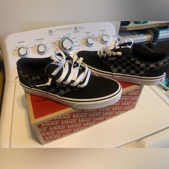 Vans - Picture 1 of 4